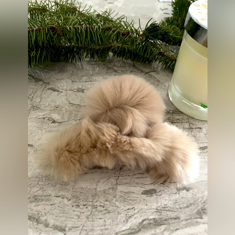 Faux fur claw clip